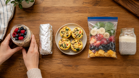 Five breakfast meal prep options including overnight oats egg muffins and smoothie packs